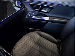 Paderborn Mercedes-Benz EQE 350 Fahrzeugbild - 12