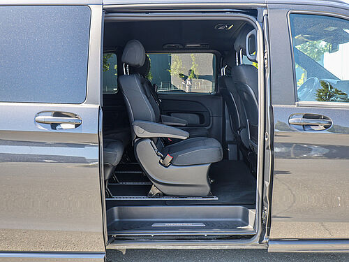 Paderborn NFZ Mercedes-Benz V 220 Innenaufnahme