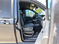 Paderborn NFZ Mercedes-Benz V 220 Innenaufnahme Cockpit