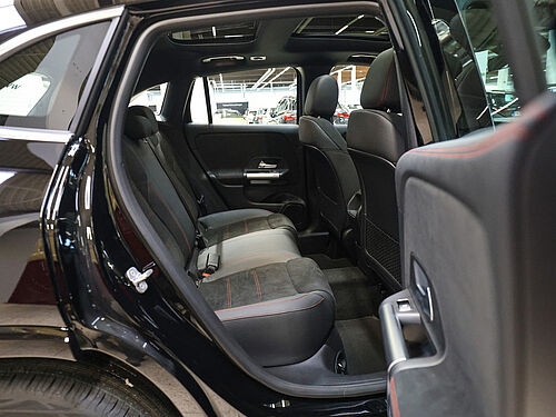 Menden Mercedes-Benz GLA 180 Innenaufnahme