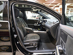 Menden Mercedes-Benz GLA 180 Innenaufnahme Cockpit